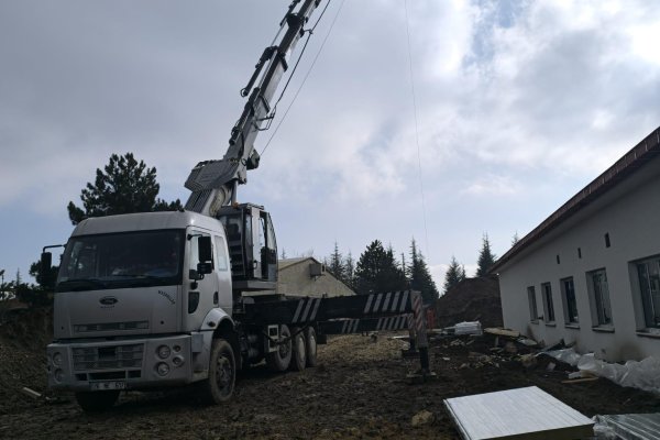 Uzman ekip ve geniş araç parkuru. En Güçlü Vinç Firması. Eskişehir Bölgesinde.